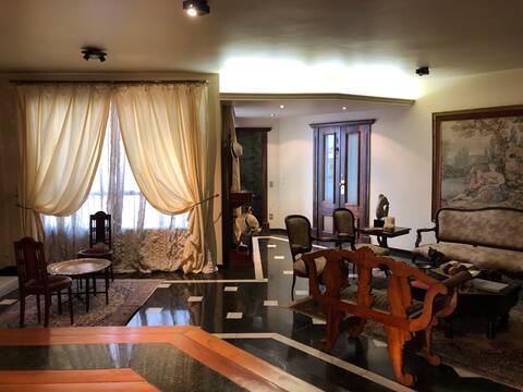 Well-located luxury apartment for up to 6 people