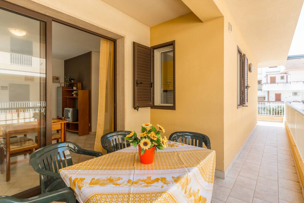 terrazza abitabile con tavolo da pranzo