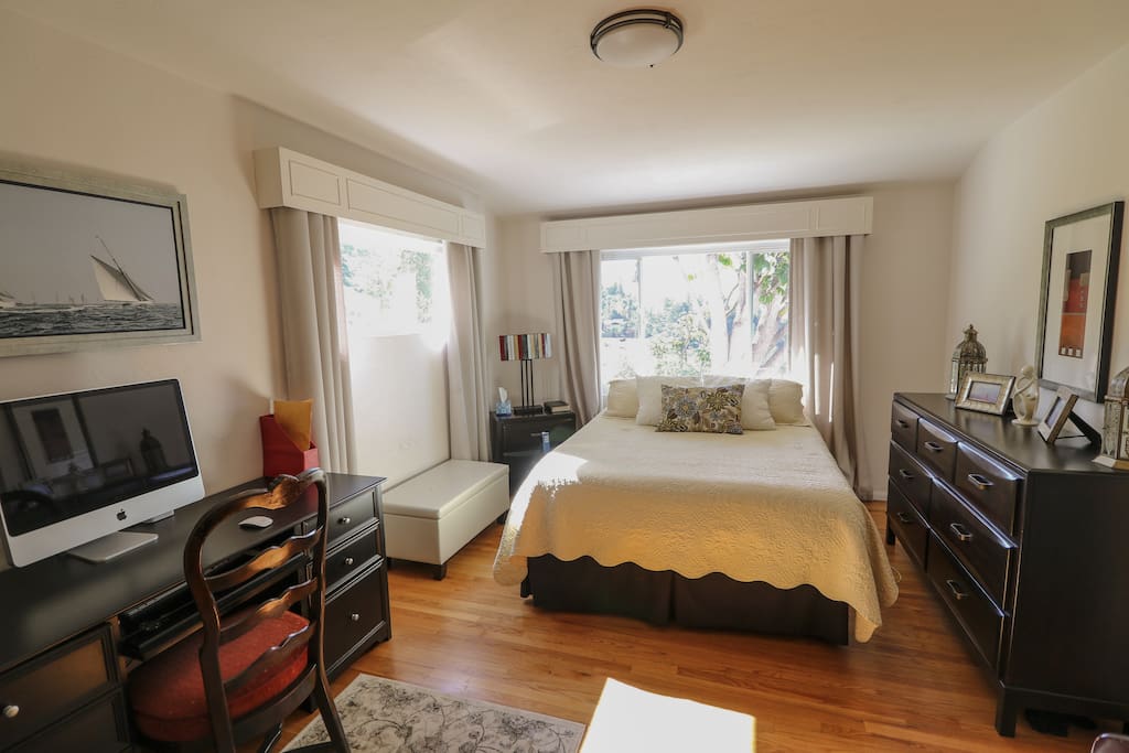 Master Bedroom with Queen Bed
