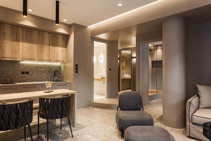 Heated plunge pool, top floor Syntagma apartment gallery image 3