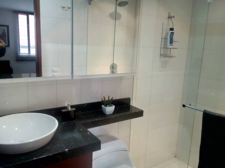 BAÑO PRIVADO CON AGUA CALIENTE