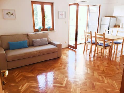 Successful Airbnb property: Apartment Sea view renovated, city and beach close in Grad Trogir