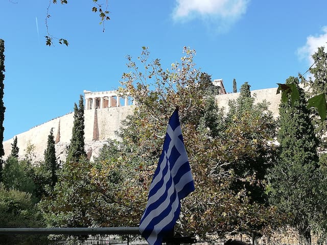 PARTHENON VIEW APT gallery image 3