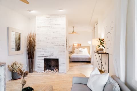 Successful Airbnb property: Your perfect Love Nest! Romantic and Serene in Mt. Adams