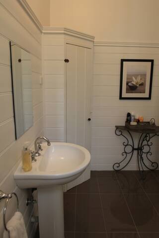 Healesville Garden Grandview (22 guests/10 Bedrms) gallery image 3