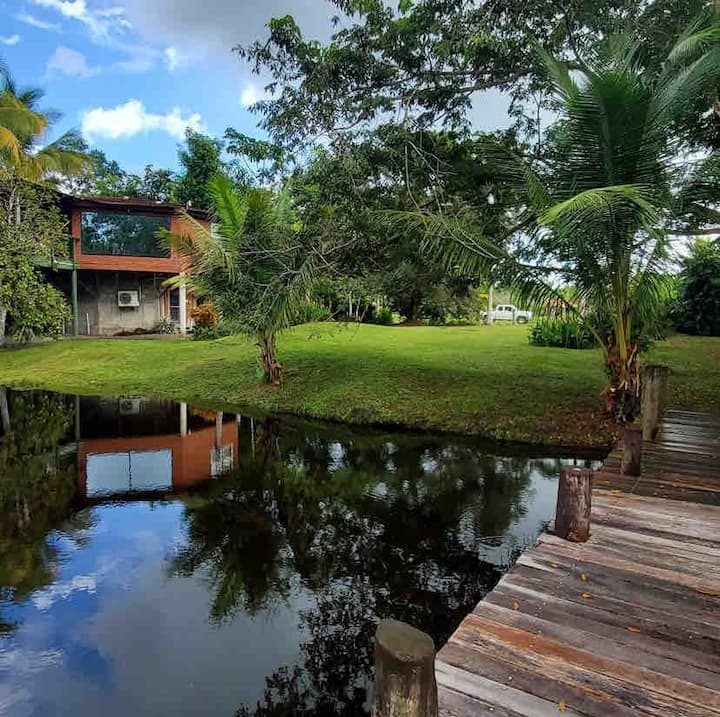 Pedestal Monkey Reserve AC/WIFI/FREE SHUTTLE. Houses for Rent in Belize City, Belize District