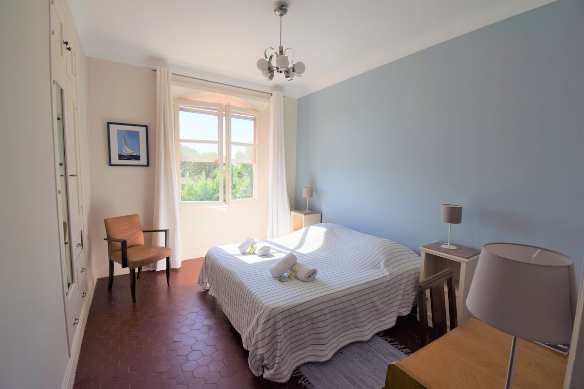 Chambre 2: Douceur Bleue, modulable 1 lit double ou 2 lits simples 