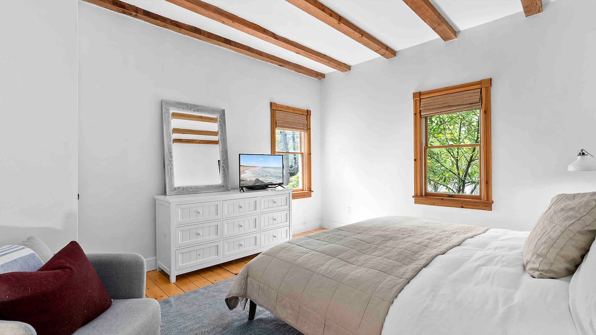 Bedroom 4 — King