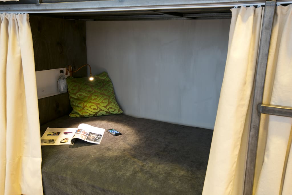 Reading light in bunk beds