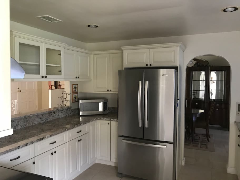 Newly renovated Full size Kitchen
