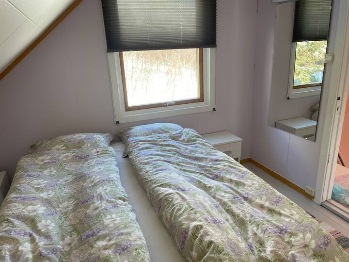 Მთავარი საძინებელი ორადგილიანი საწოლით