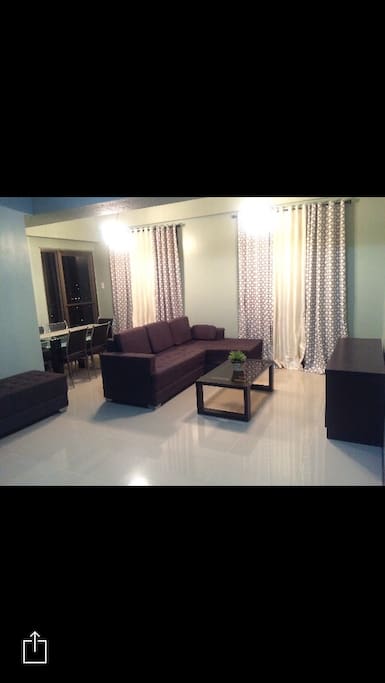 Spacious living room & dining room