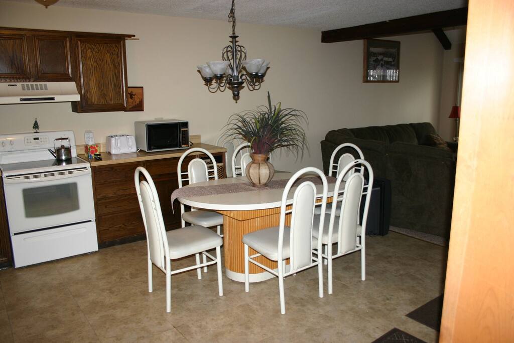 Kitchen/dining room.
