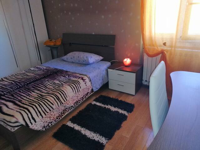 Stanza 3/4 Modena vicino stazione