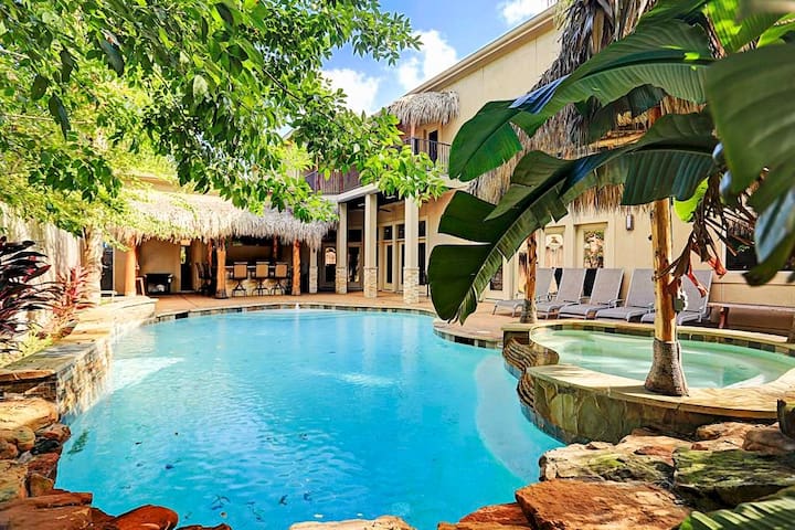 Luxury Houston Oasis: Pool, Game Room, Theater