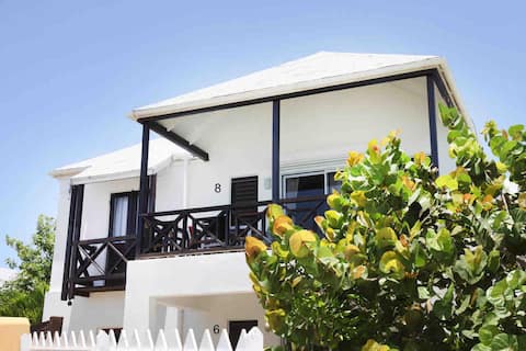 BEACHFRONT 2 BED/ 2 BATH Apt.