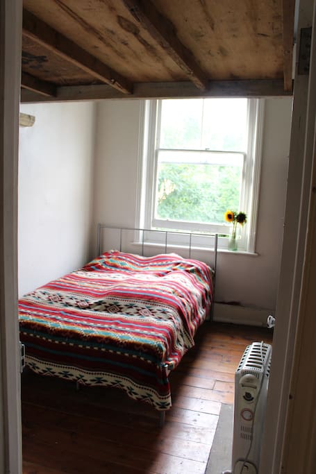 1st room with double bed