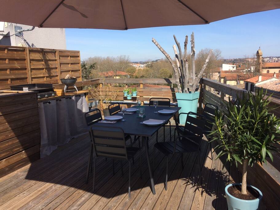 Espace repas et cuisine d'été