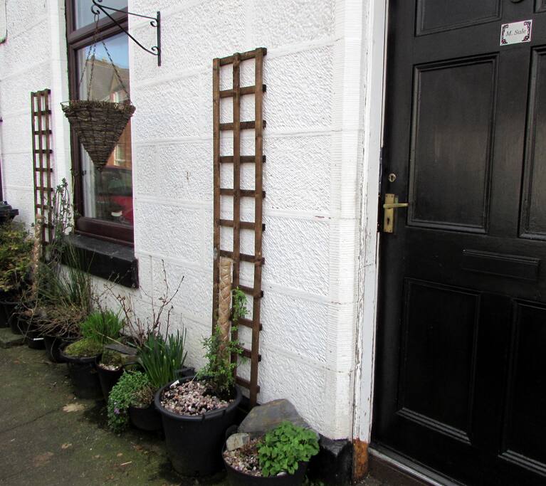 Front of house..room for 1 car only