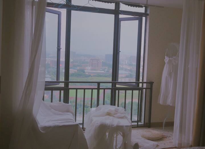 不晚 闽侯正荣财富中心首家油画风写真拍照投影仪大学城师范大学闽江师专工院华南女院地铁 Appartements A Louer A