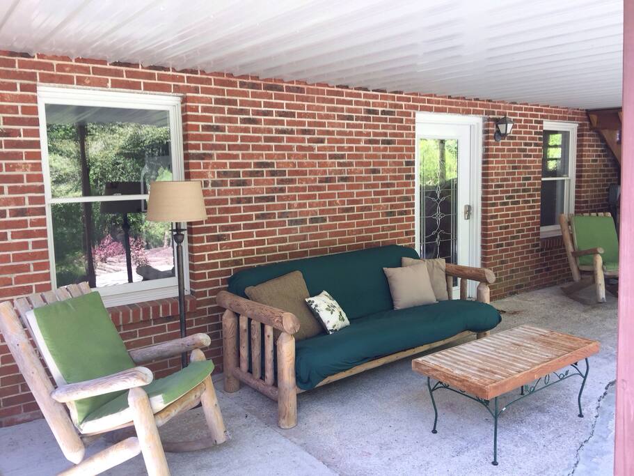 Private entry/covered patio