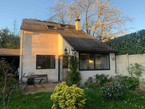 Adorable 38m2 cottage, close to Paris