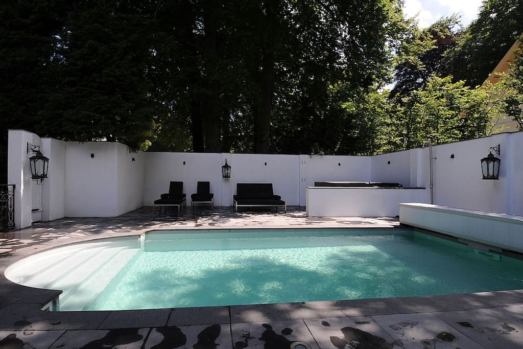 pool and jacuzzi area
