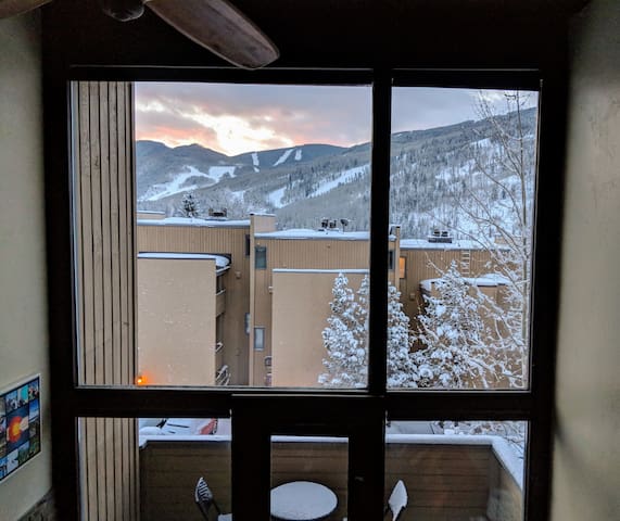 Vail View Loft: Modern Easy Access to Vail Village