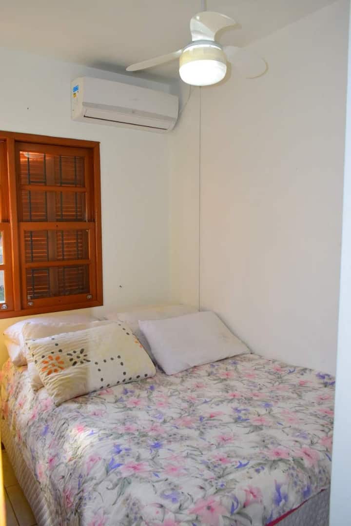 Спална соба со двоен кревет III