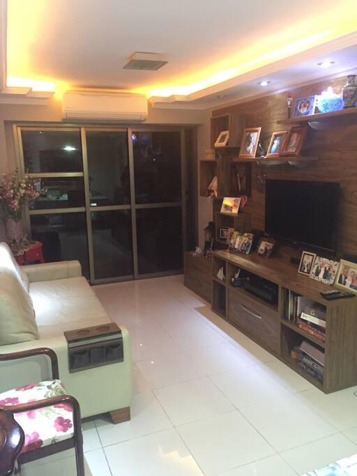 Sala de TV e acesso à varanda