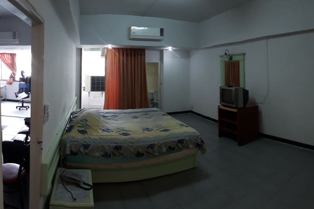 2 rooms 32sqm each. 1 king size bed and 1 queen sized floor mattress in room two; plus air conditioner and 32 inch flatscreen.