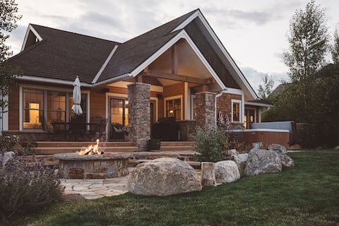 Wildhorse Chalet at Grand Elk - With Hot Tub!