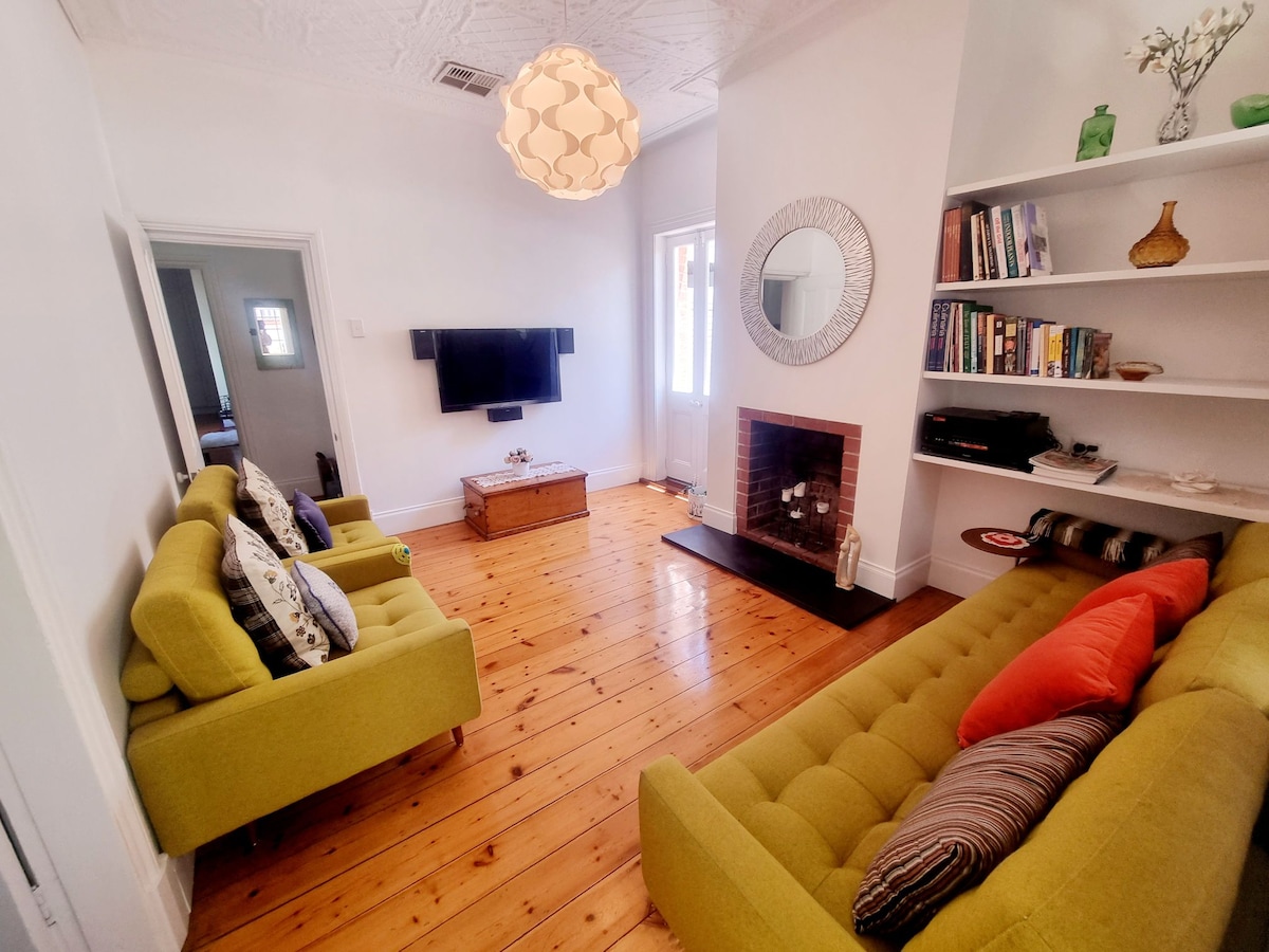 Leistungsstarkes Airbnb: Marcielo's CBD Tuscan Living in Adelaide