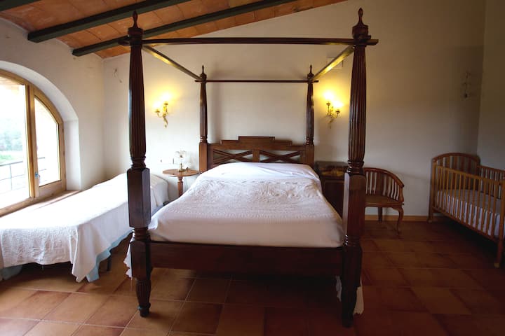 Suita koloniale me krevat dopio dhe krevat fëmijësh