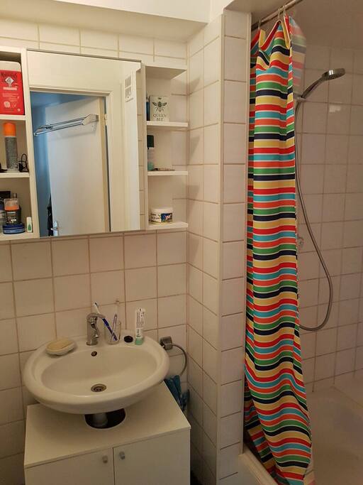 The bathroom full of color