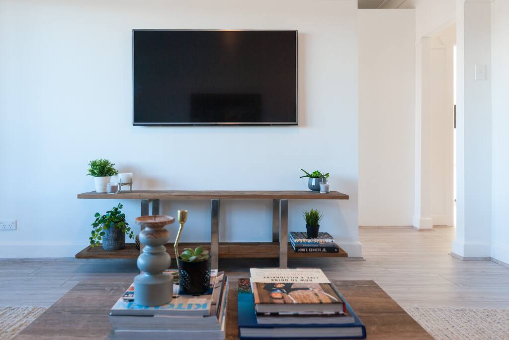 55" LG LED TV with Internet (NETFLIX, GOOGLE PLAY etc)