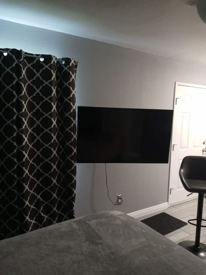 Cozy Guestsuite With Private Entry And Queen Bed - Lynwood, CA