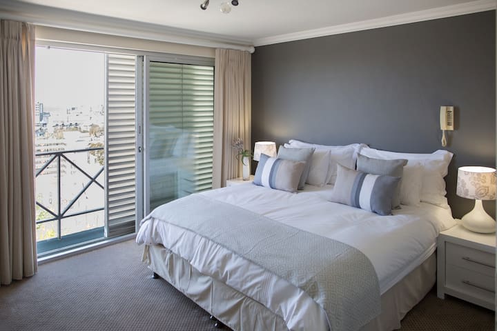 Superior apartment with spectacular views gallery image 2