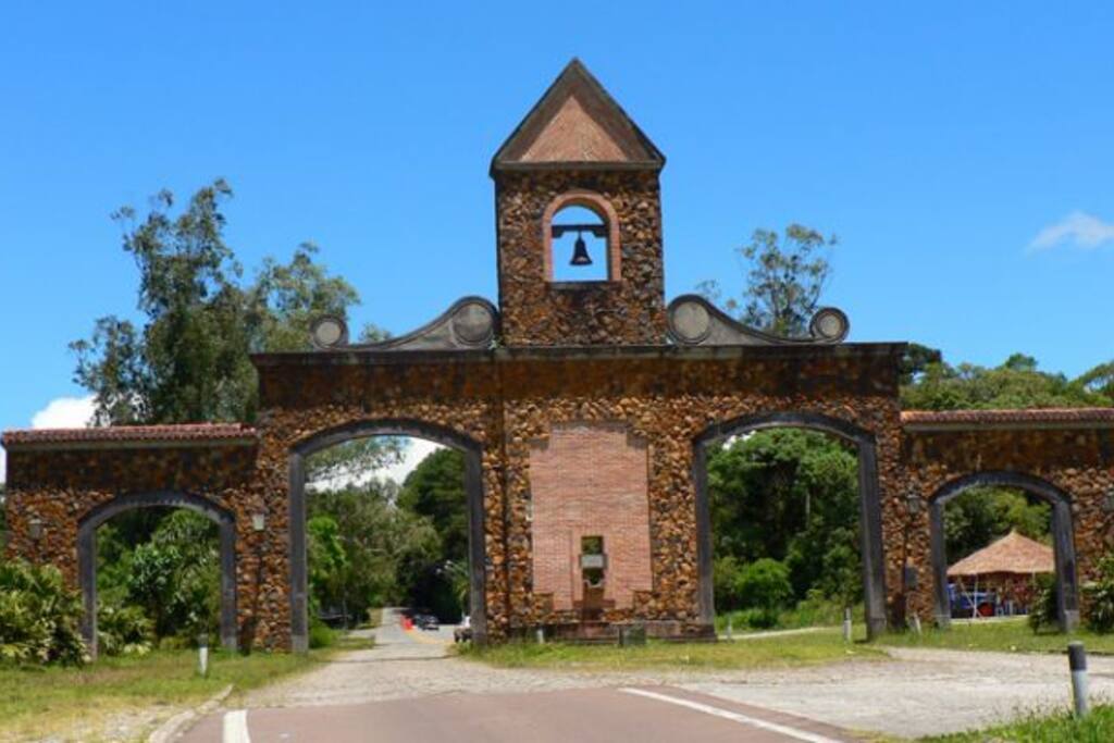 Portal da Estrada da Graciosa