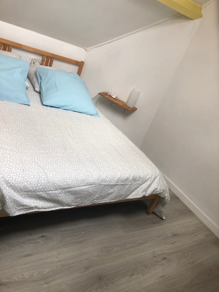 سرير أرضية غرفة
النوم 140