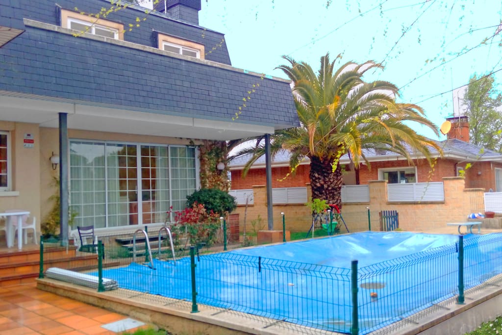 The swimming pool open !
