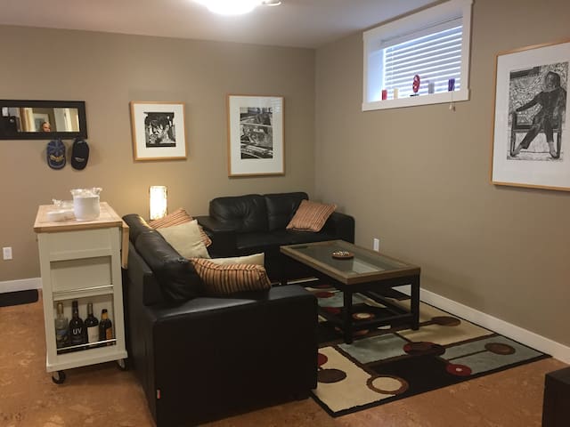 Nice  Suite in Westside Park