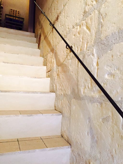 Escalier en pierre menant à la maison