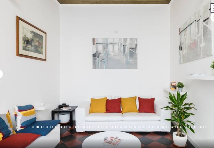 SPANISH STEPS ART APARTMENT gallery image 2