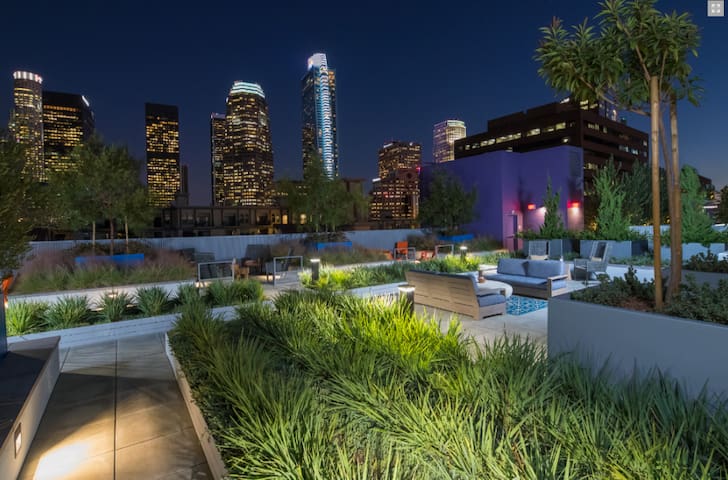 Downtown LA Luxury Apartment w/ BEST LOCATION DTLA