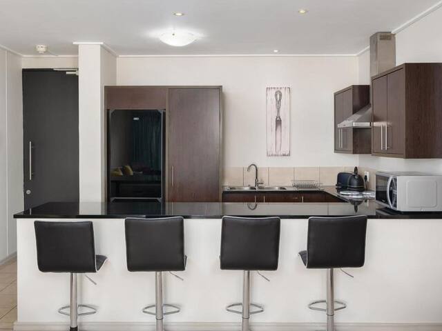 Century City Boutique Manhattan 1008 gallery image 5