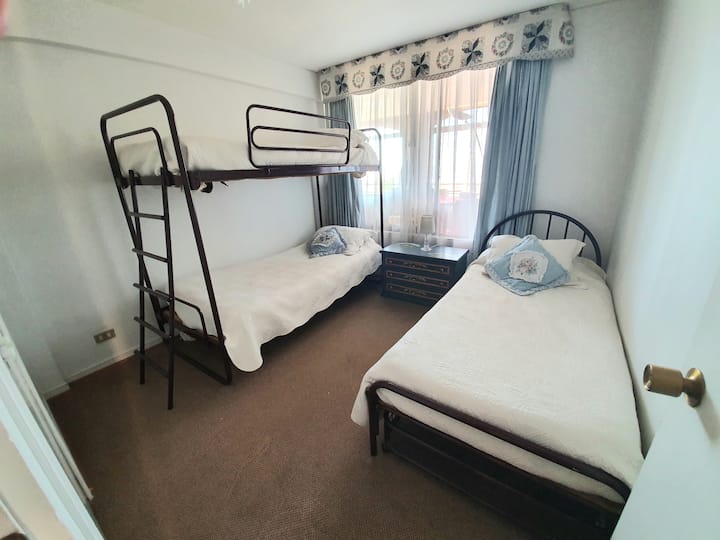 Schlafzimmer 2