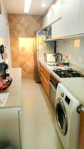 ⭐AP BARRA 2 SUÍTES 10 MIN PRAIA + ESTACIONAMENTO gallery image 3