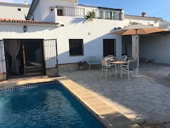 House+with+a+private+pool+in+downtown+Altea