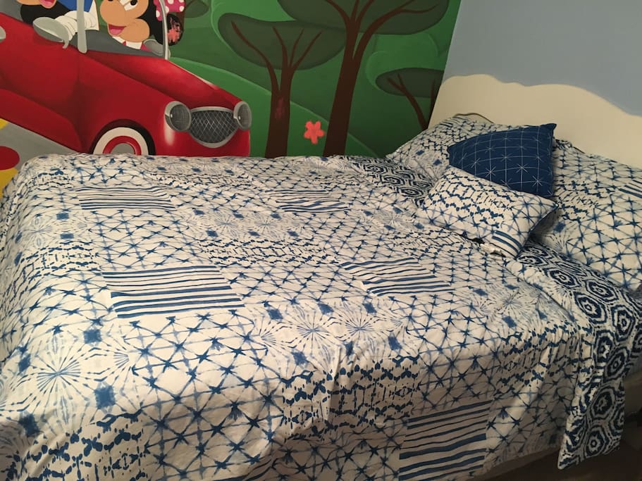 Extra soft sheets with Memory Foam topper